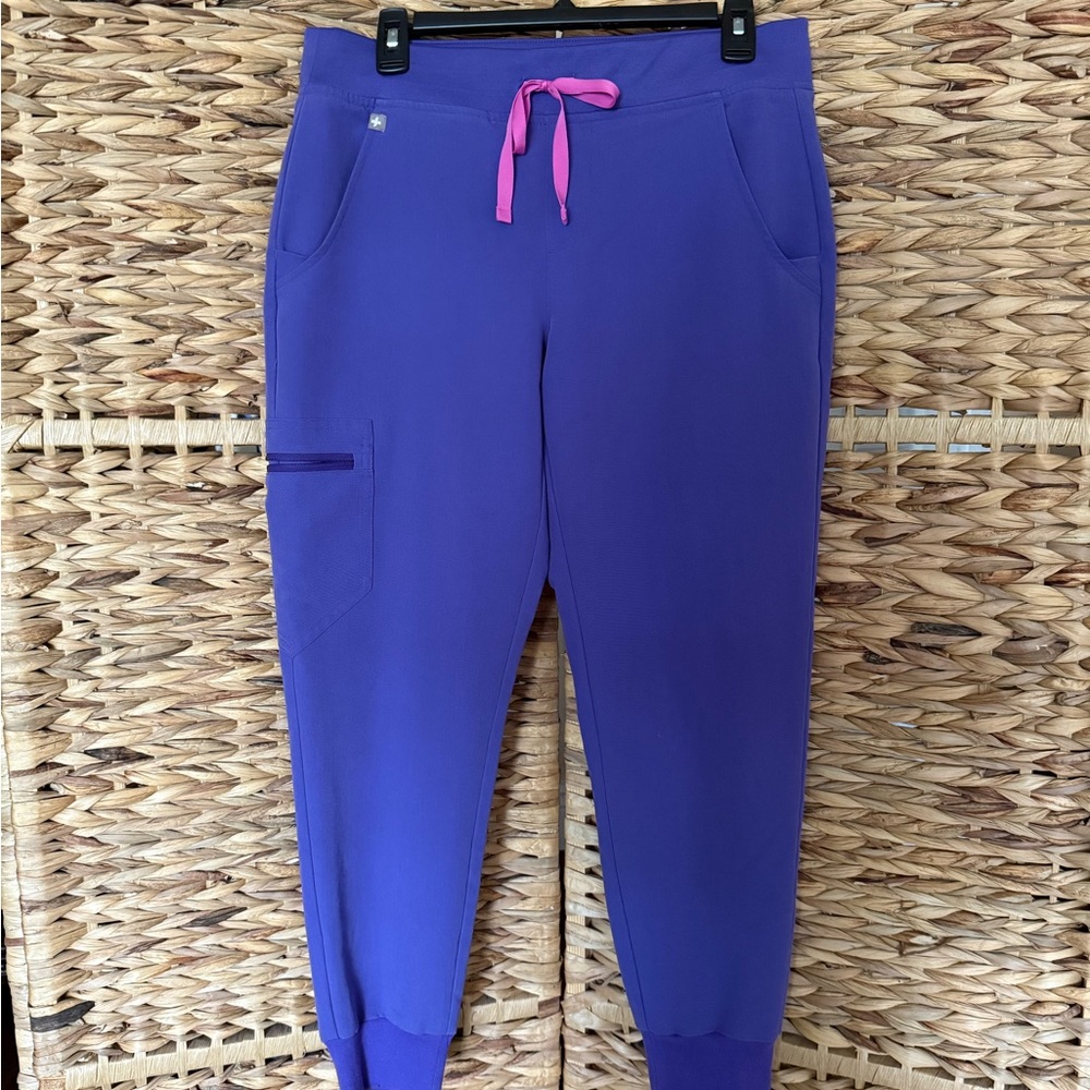Figs Amethyst Zamora joggers. Excellent condition